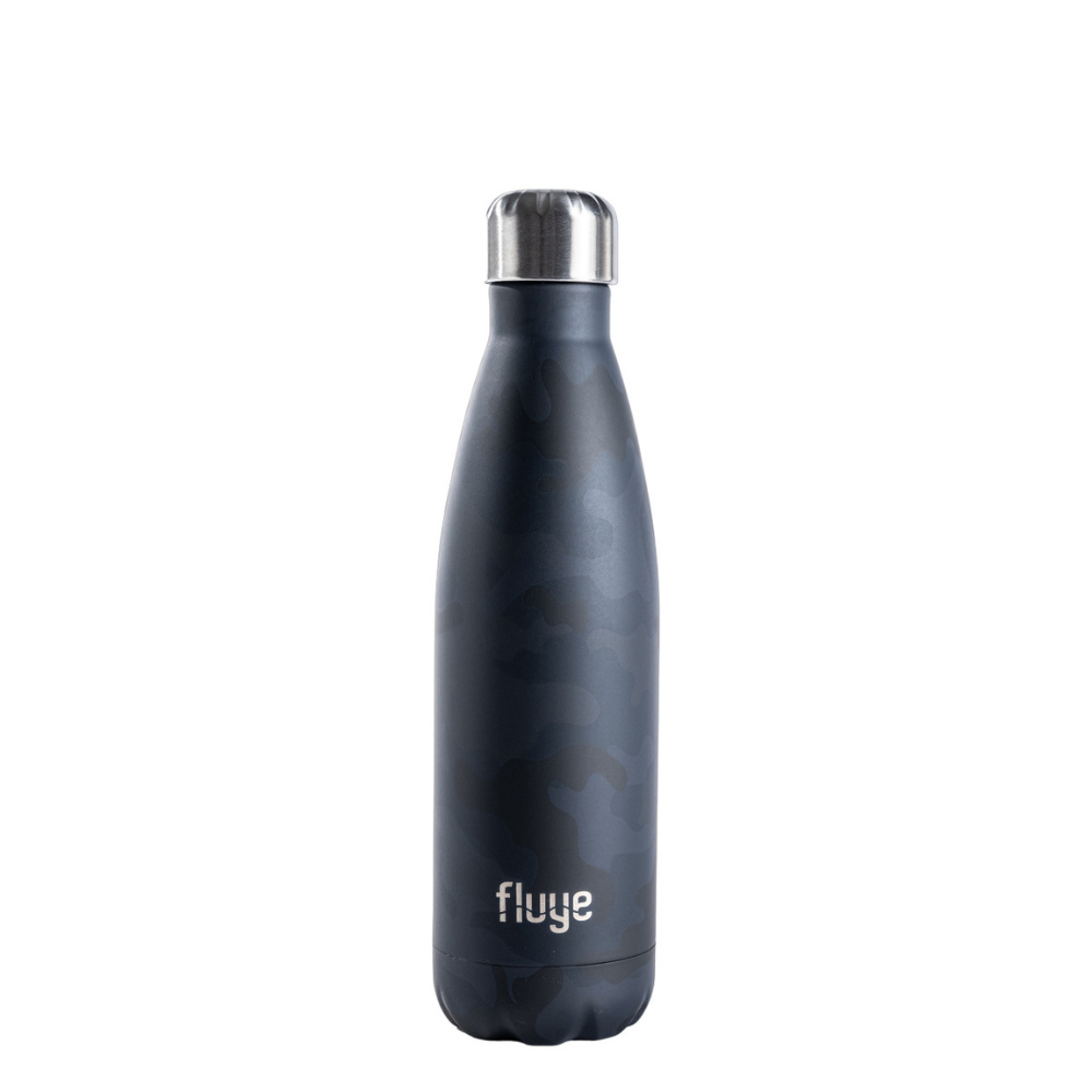 Botella térmica Fluye 500ml en color Camo, acero inoxidable, mantiene líquidos fríos hasta 24 horas y calientes hasta 12 horas. Ideal para todo tipo de bebidas.