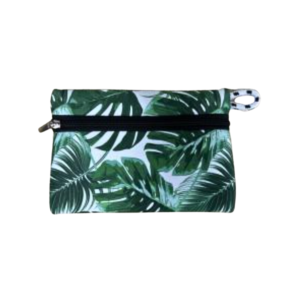 Estuche de neopreno con diseño de hojas verdes, práctico y resistente. Perfecto para cosméticos, accesorios y uso diario. Ideal para la universidad, trabajo, gimnasio o playa.