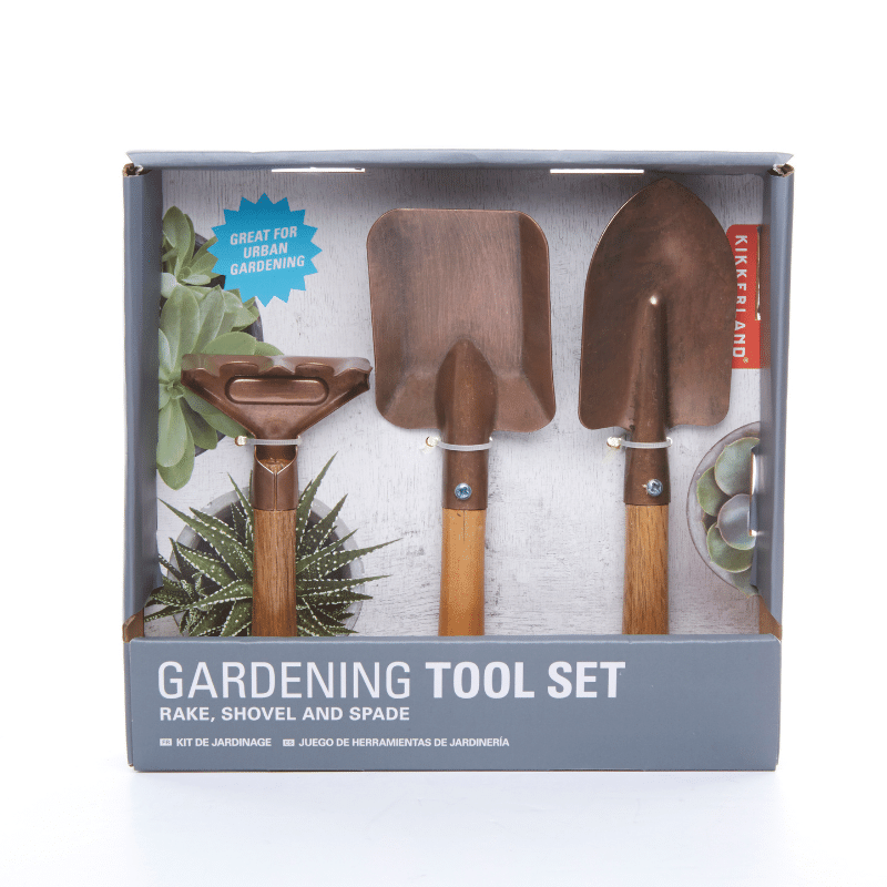 Set de herramientas de jardinería rústicas con pala, rastrillo y pala cuadrada, mango de madera y acabado en cobre, ideal para pequeños jardines y regalos.