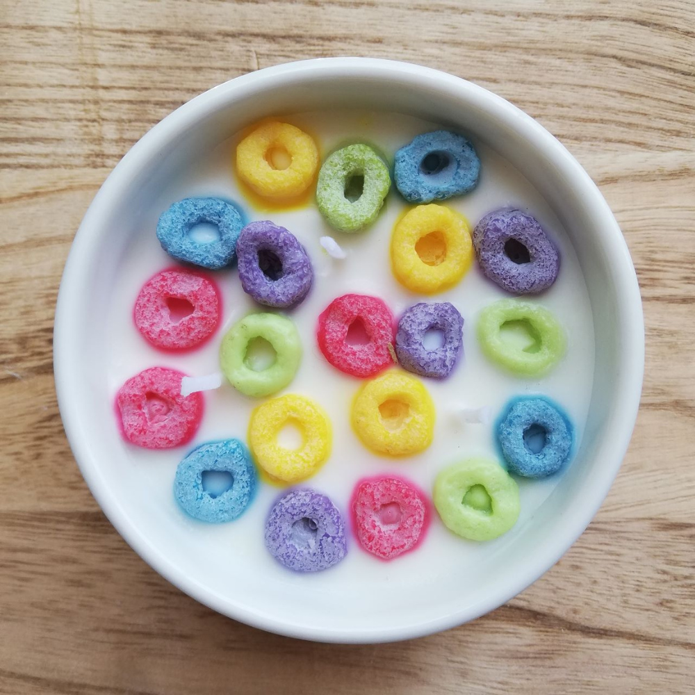 Vela Froot Loops de soya con diseño de cereal de colores